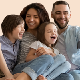 imagem de família a rir